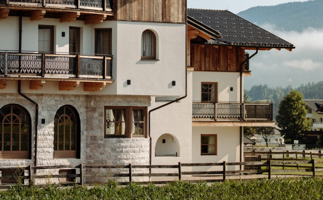 Hotel Lisa im Sommer - Au&szlig;enansicht