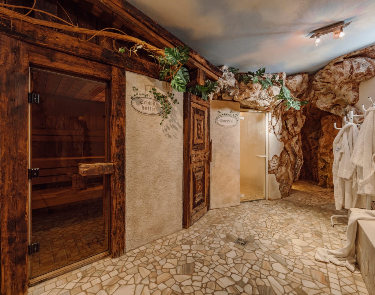 Wellnessbereich mit Zugang zur Sauna und dem Dampfbad