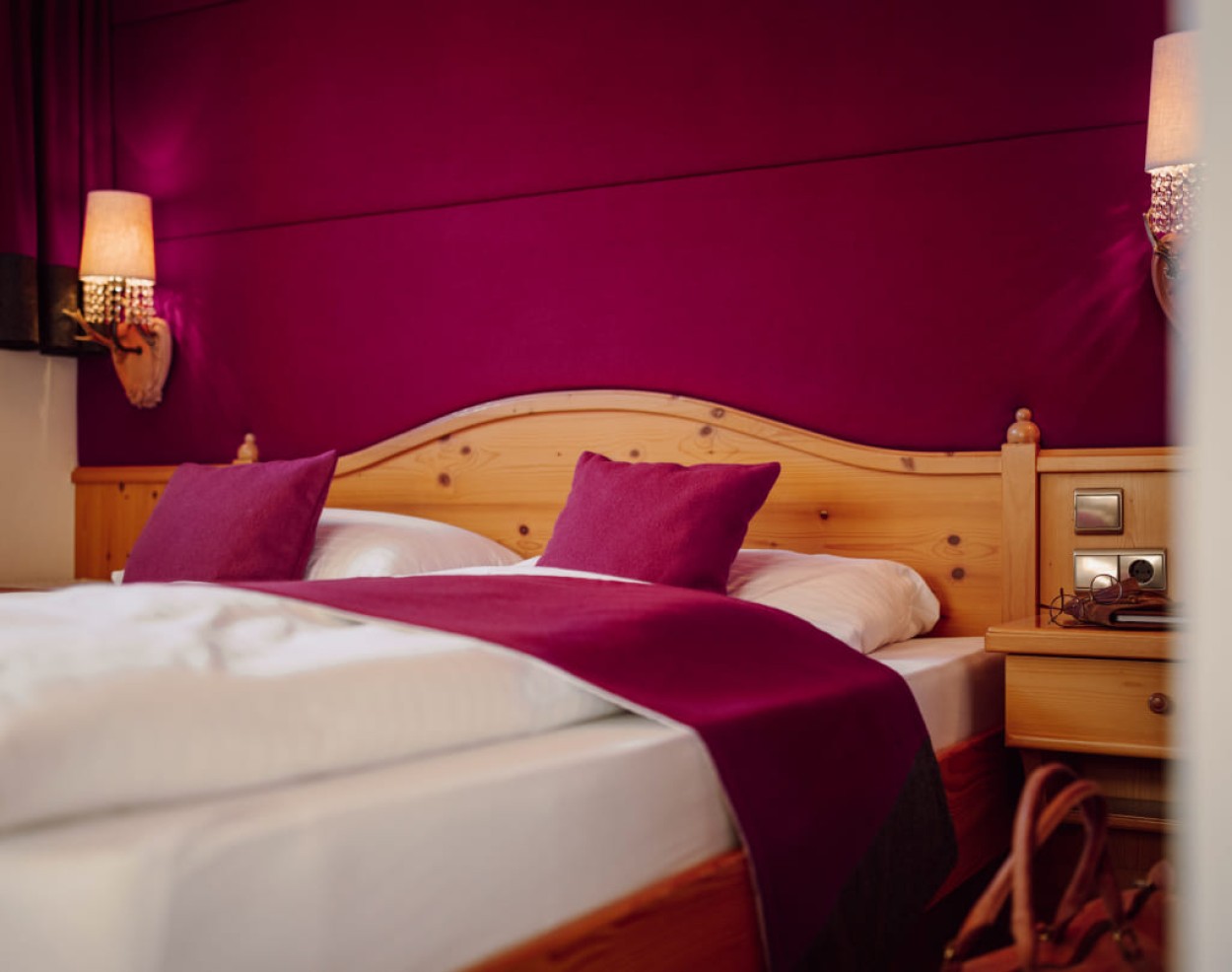 Doppelzimmer im Kellergeschoss: Rotes Zimmer im Hotel Lisa in Flachau