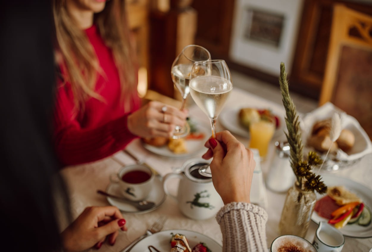 Gerne servieren wir Sekt zum Frühstück