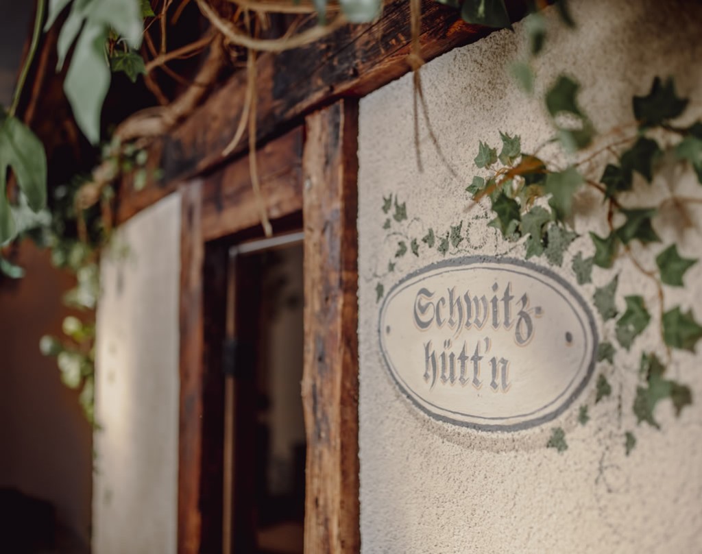 Gemütlich und urig ist die Einrichtung unseres Wellnessbereiches