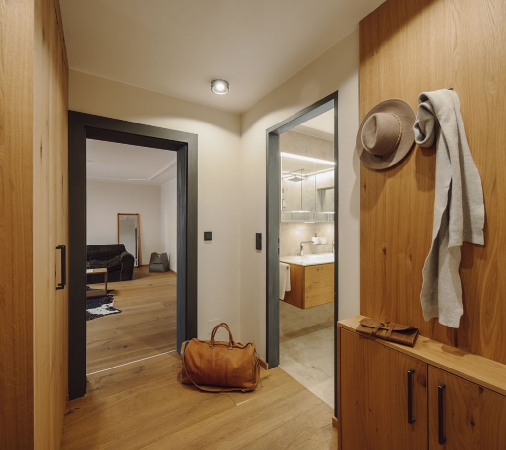 Geräumige Suite mit großem Wohnraum und Badezimmer